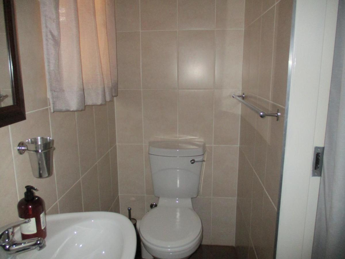 White Rose Guest House Vanderbijlpark Exterior photo