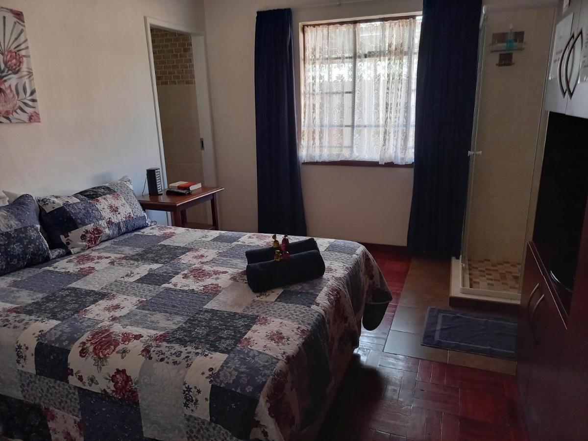 White Rose Guest House Vanderbijlpark Exterior photo