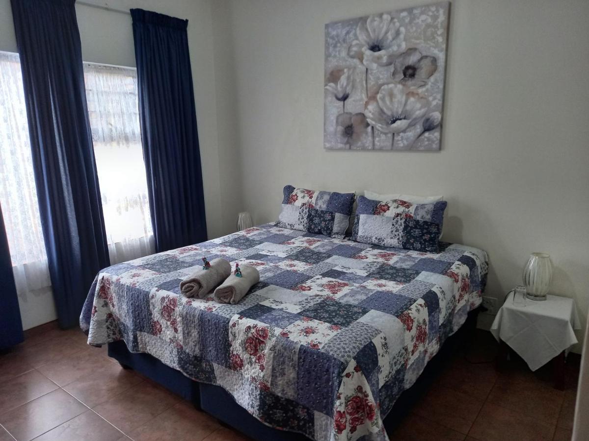 White Rose Guest House Vanderbijlpark Exterior photo