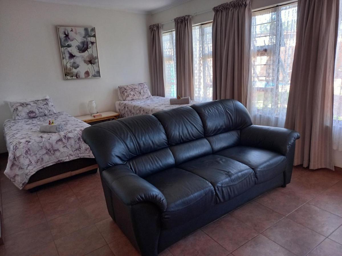 White Rose Guest House Vanderbijlpark Room photo